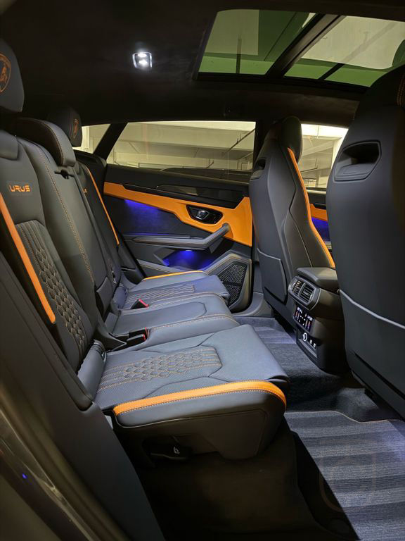 Lamborghini Urus S Pano 23" 3D B & O Carbon Style Massage