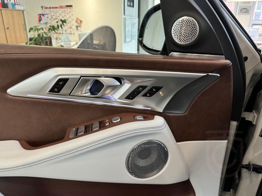 BMW XM Individual Kreide°Leder Merino B&W 23" DAProf