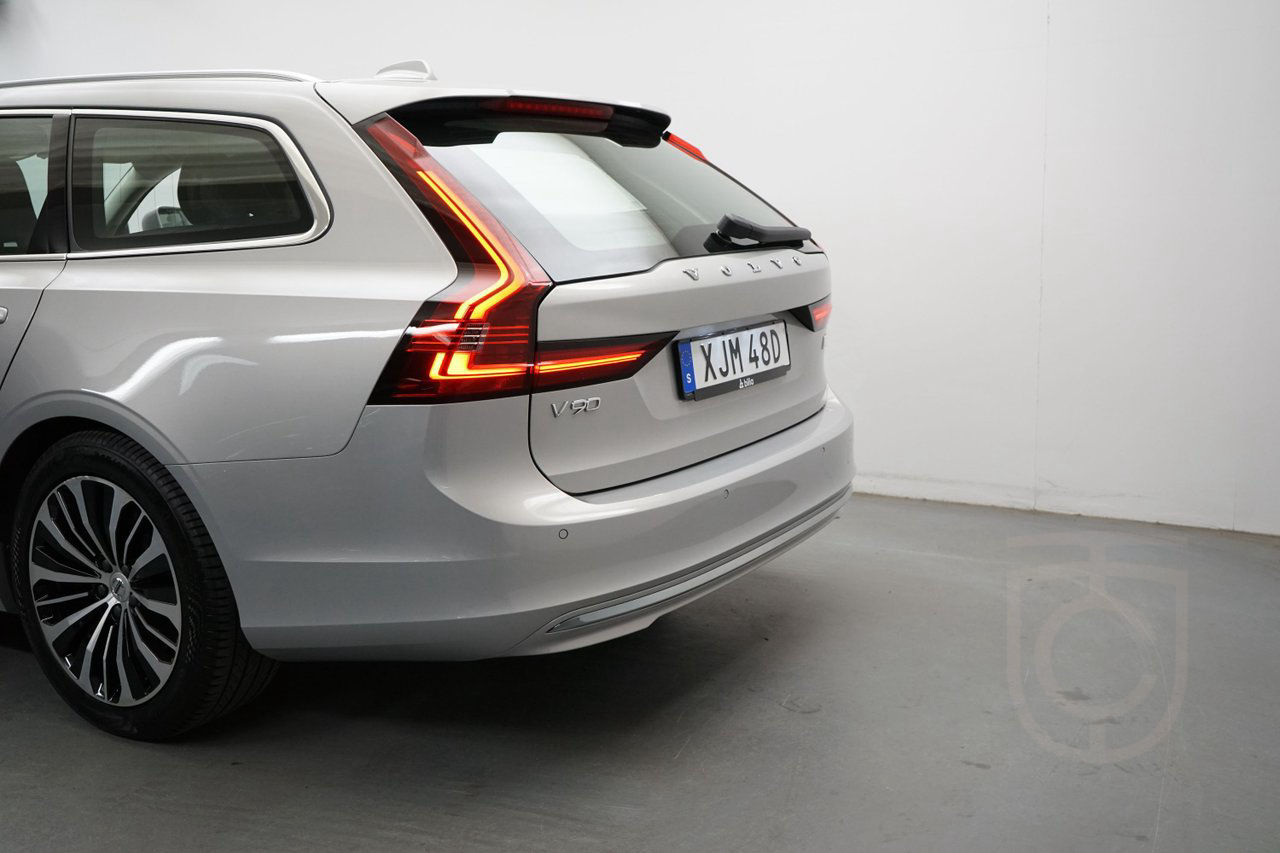 Volvo V90 Recharge T6 Core Bright. Navigation, on call