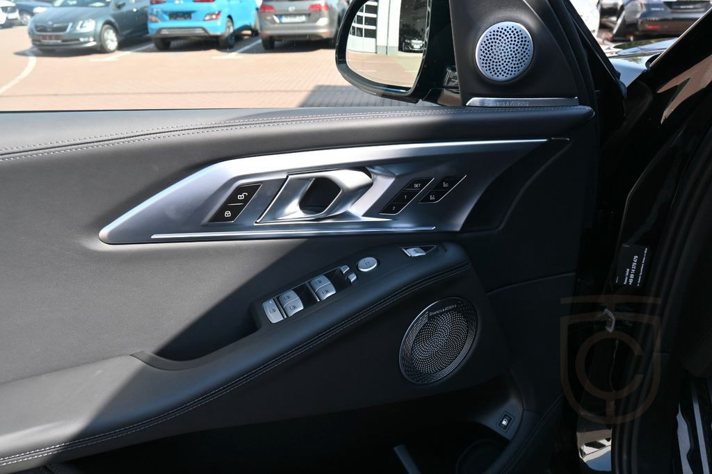 BMW XM*B&W*MASS*LUFT*23"AHK*ACC*NAV*MIETKAUF