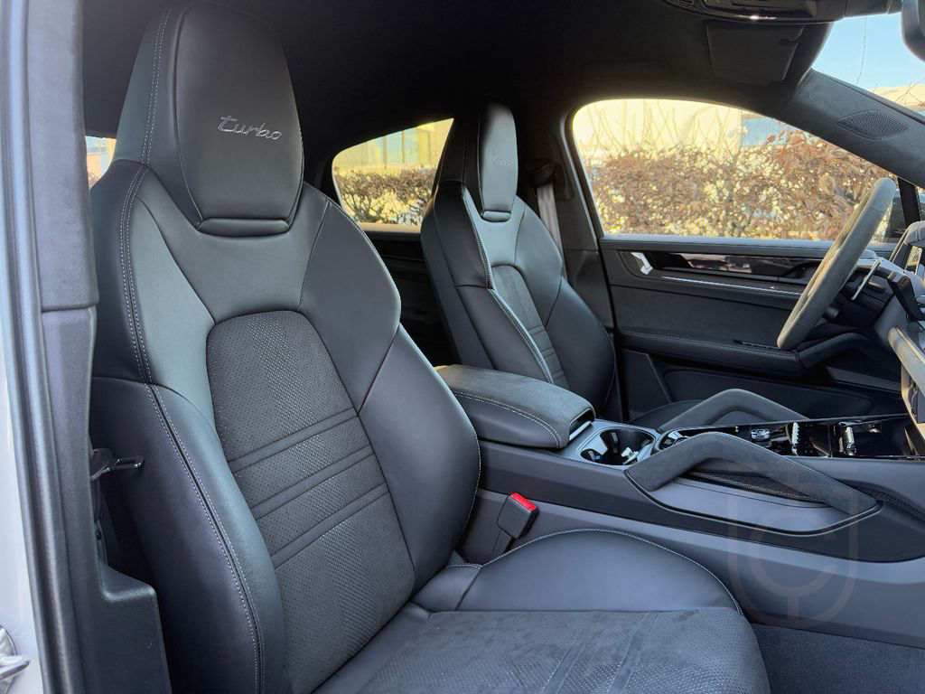 Porsche Cayenne Turbo E-Hybrid Coupe mit GT-Paket | PDCC
