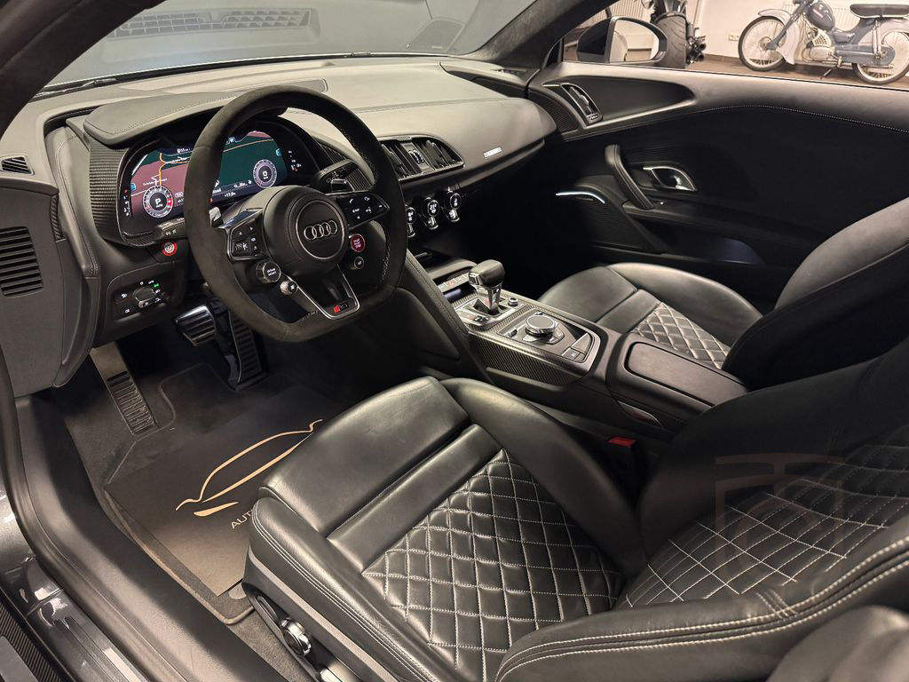 Audi R8 5.2 FSI V10 Quattro Performace EVO / CARBON