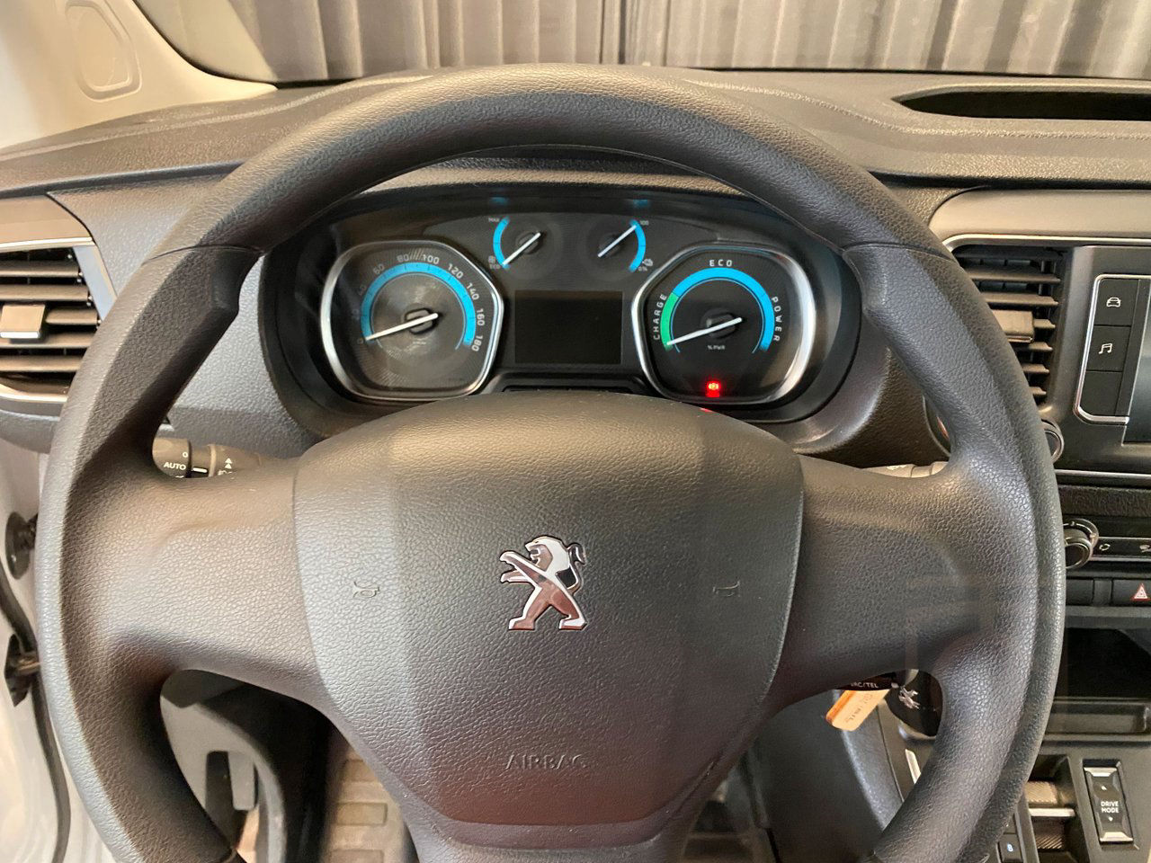 Peugeot Traveller e-TRAVELLER BUSINESS L3