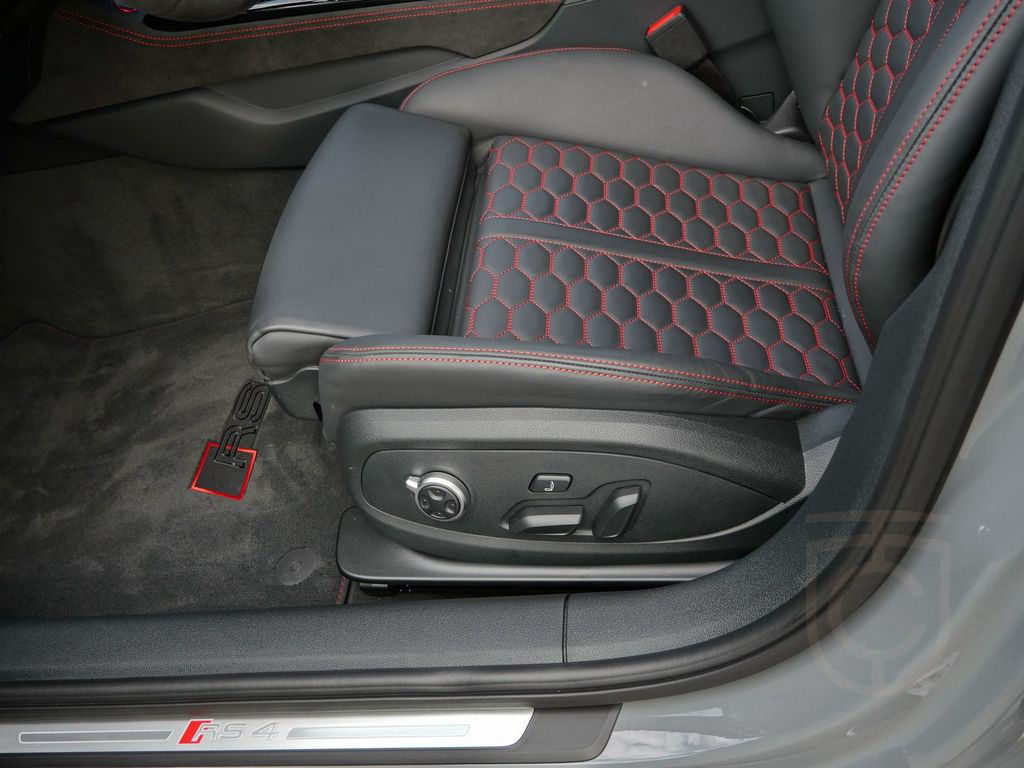 Audi RS 4 Avant qu. 280km/h*RS-Dynamik*B&O*HuD*Matrix