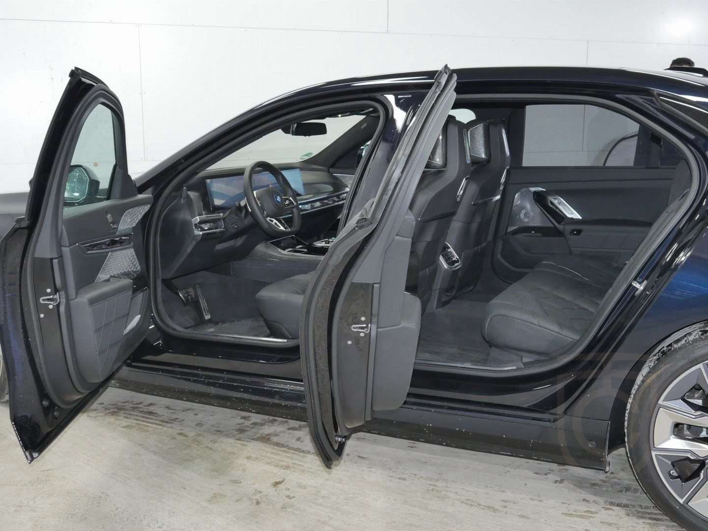 BMW i7