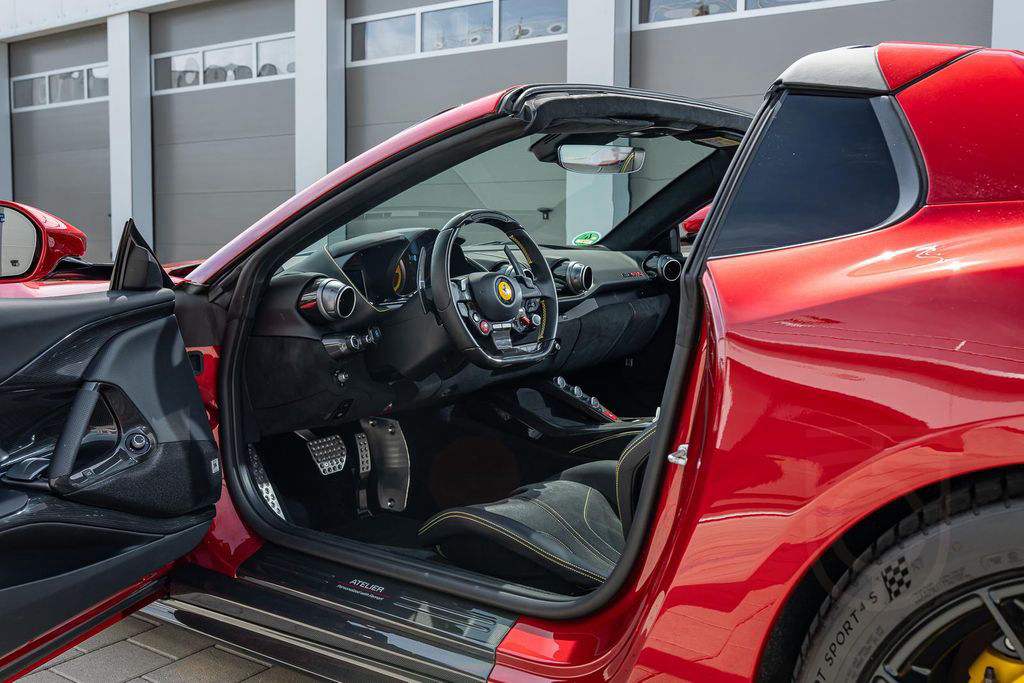 Ferrari 812 GTS | Atelier | Full Carbon | Rosso Fuoco