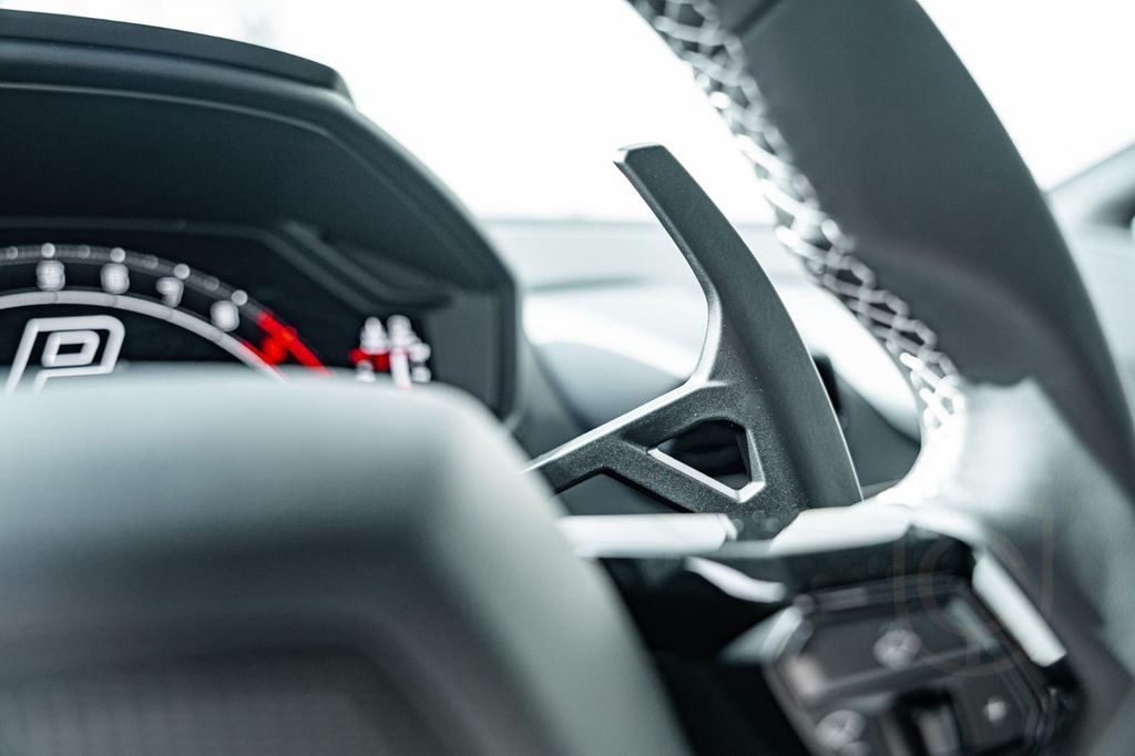 Lamborghini Huracán Tecnica*1.Hand*Deutsch*Neuwertig*