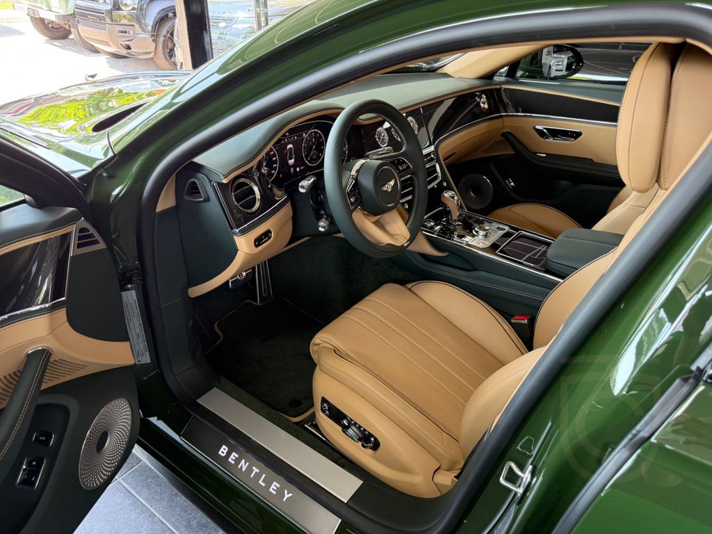 Bentley Flying Spur S V8- Carbon- B&O- Pano