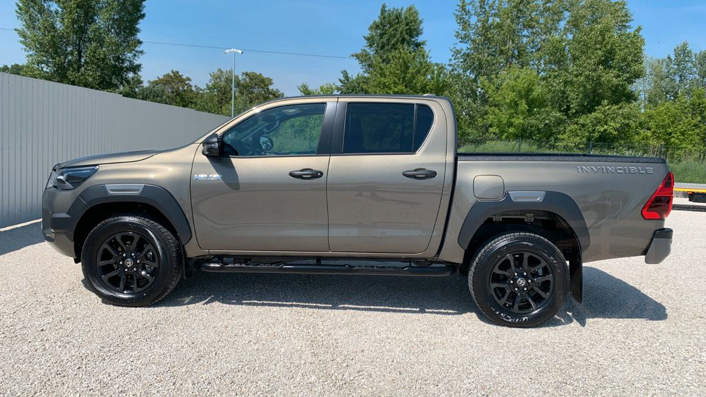 Toyota Hilux 2.8 D-4D 4X4 INVINCIBLE MY25,NET. EXPORT