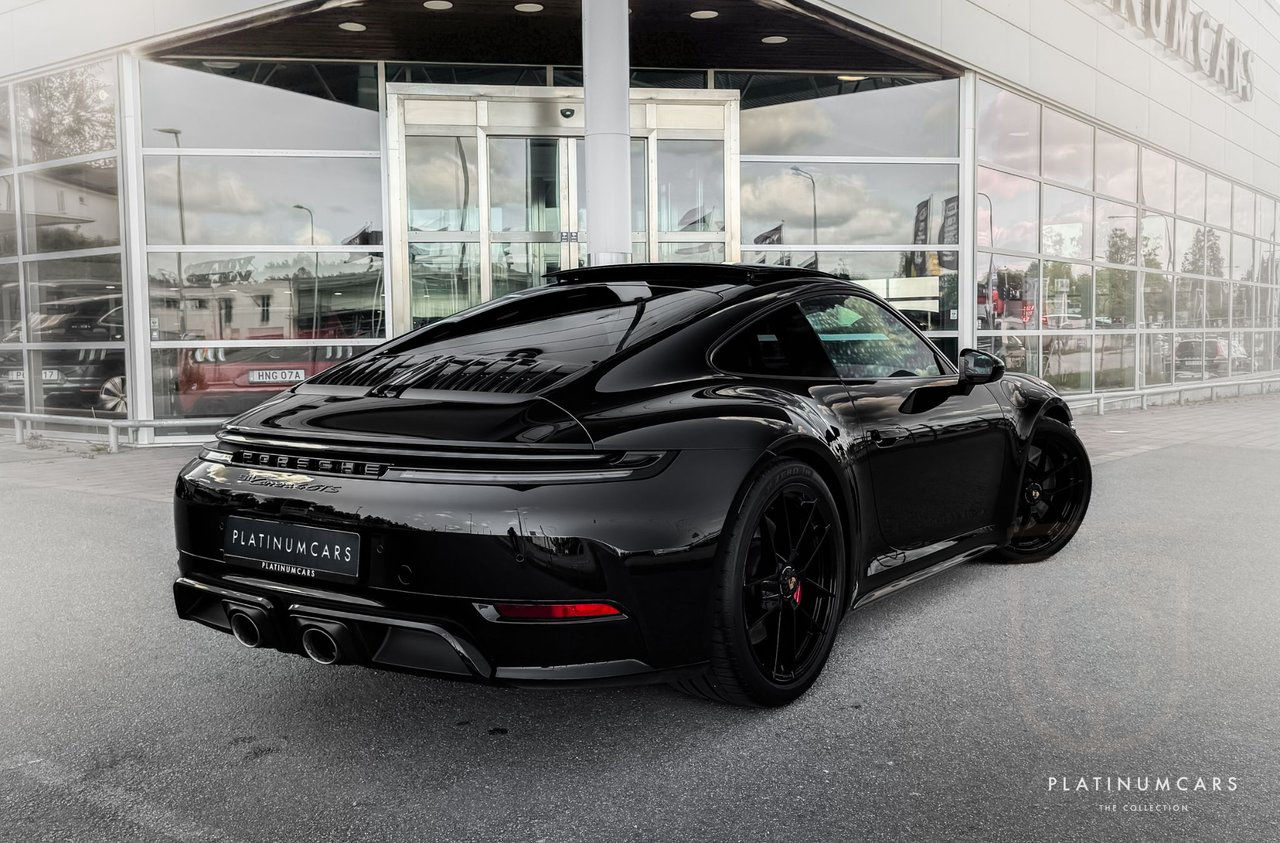 Porsche 911 992.2 Carrera 4 GTS