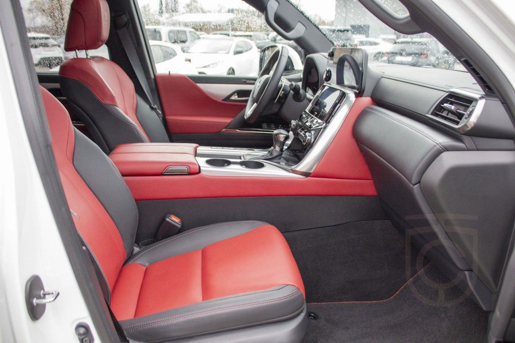 Lexus LX 600 F SPORT