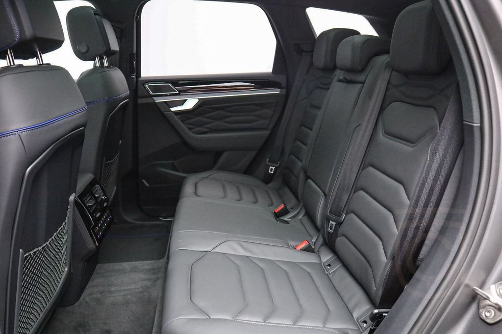 Volkswagen Touareg R 3.0 V6 eHybrid 4M MATT*PANO*DYNAUDIO*M