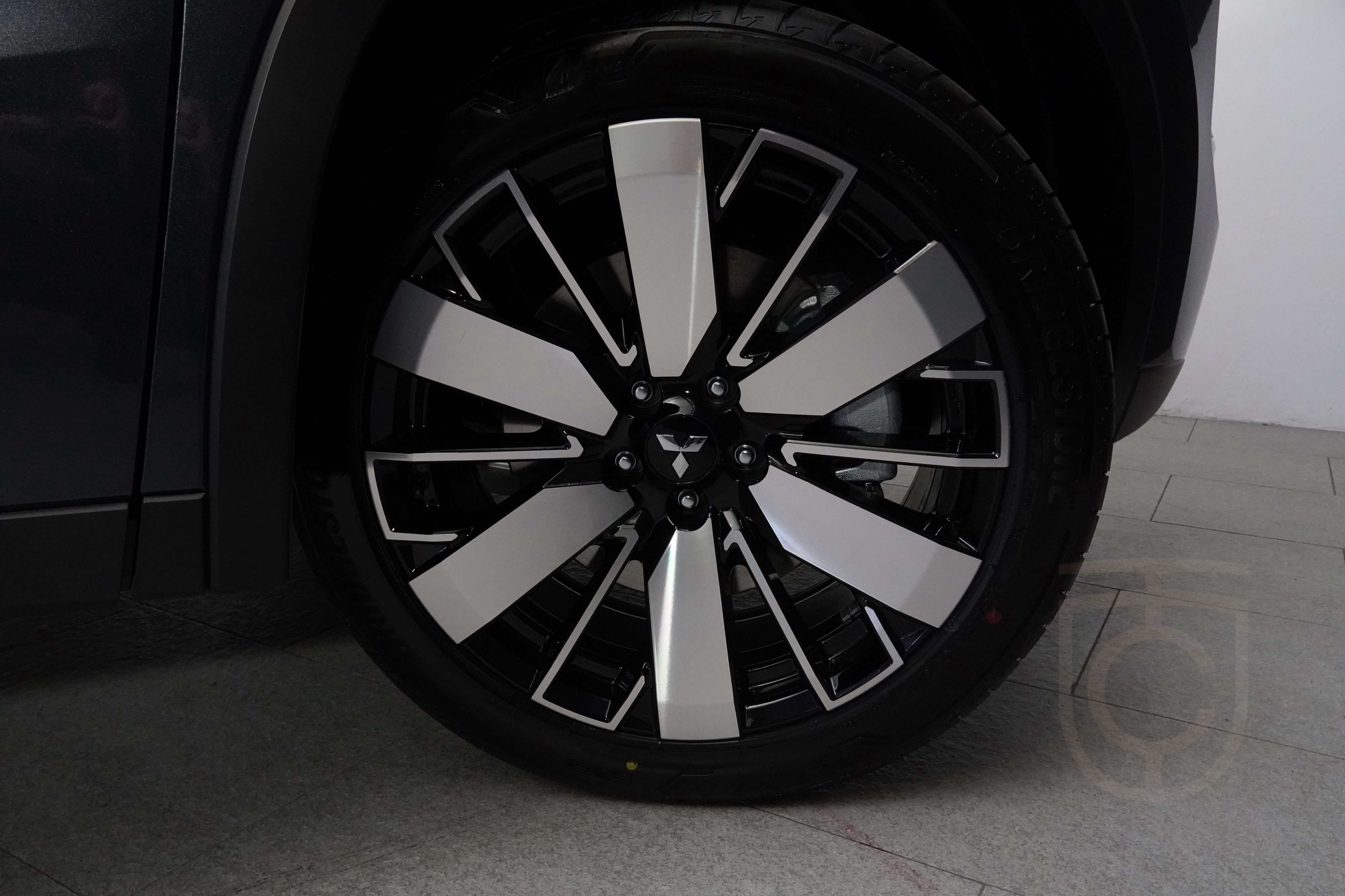 Mitsubishi Outlander PHEV*LED*HUD