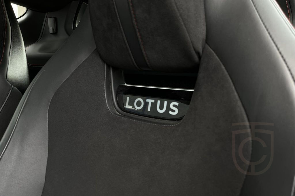 Lotus Emira 2.0 T automatik Full Black Pack| LED | KEF
