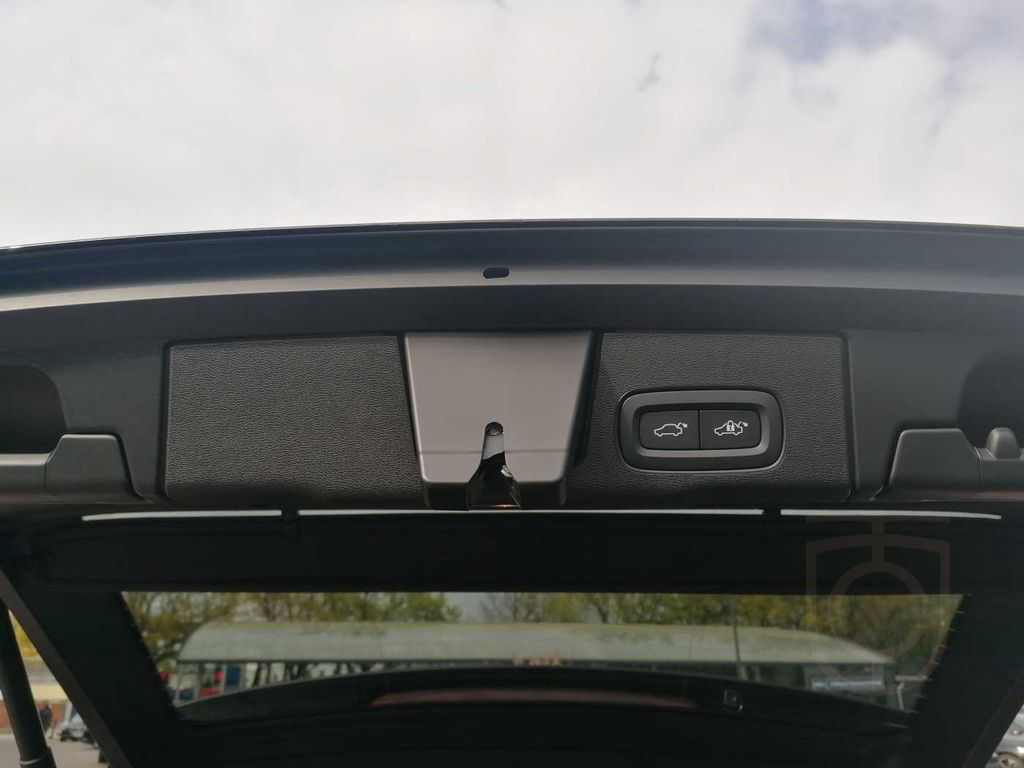 Volvo XC60 T6 AWD Plus Black Edition Recharge