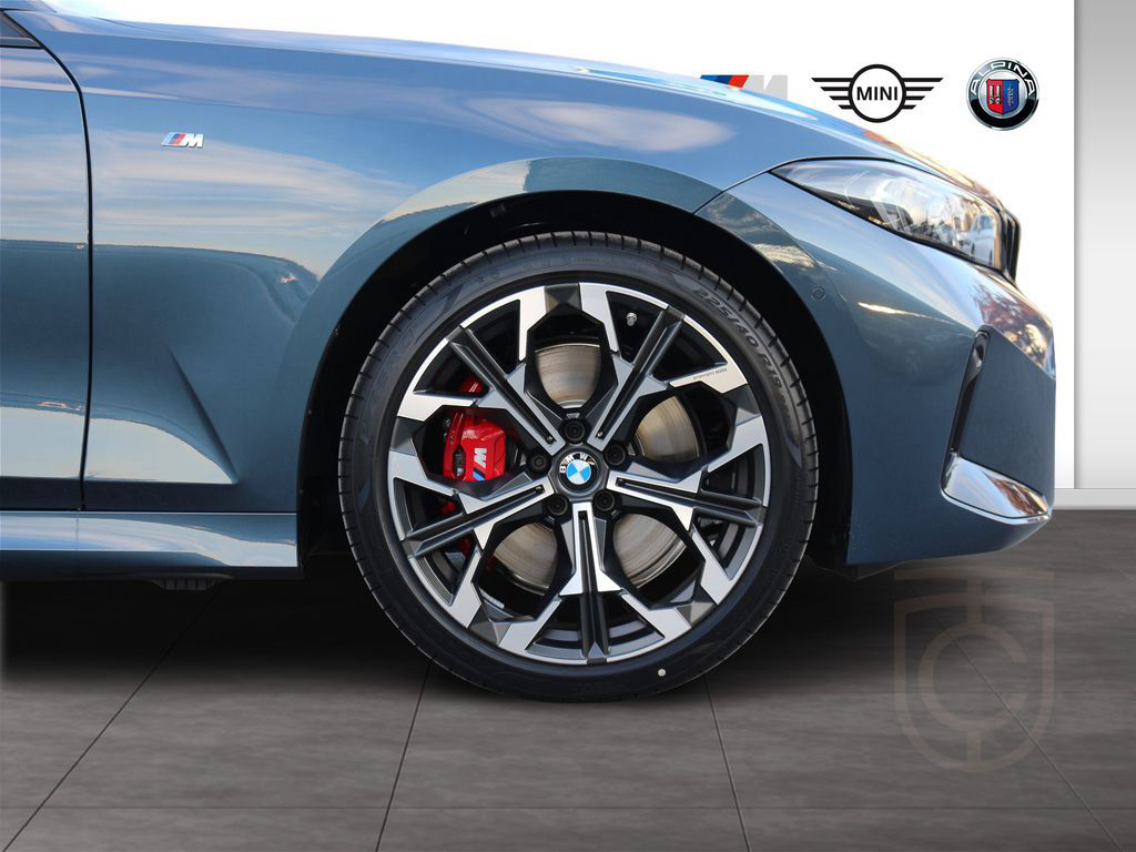 BMW 330i xDrive Touring M Sport Pro / AHK / H&K / LR
