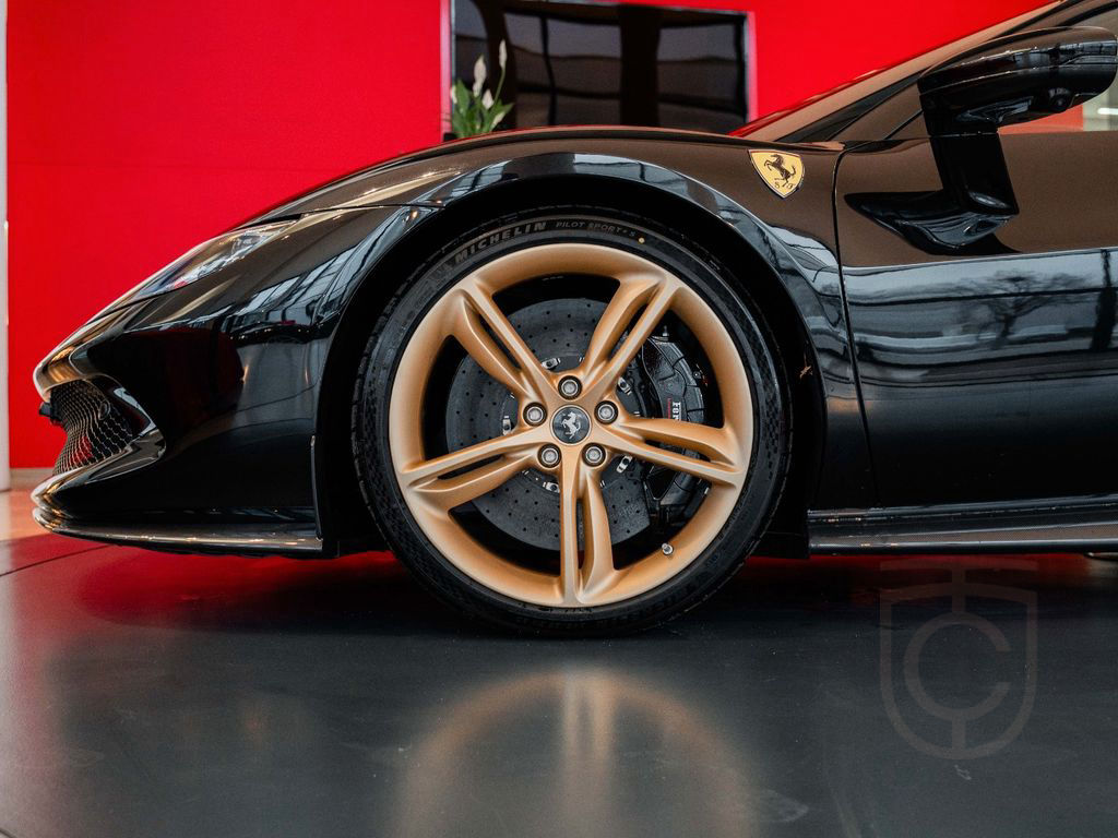 Ferrari 296 GTS Atelier*Lift*Carbon*Lackierte-Nummern