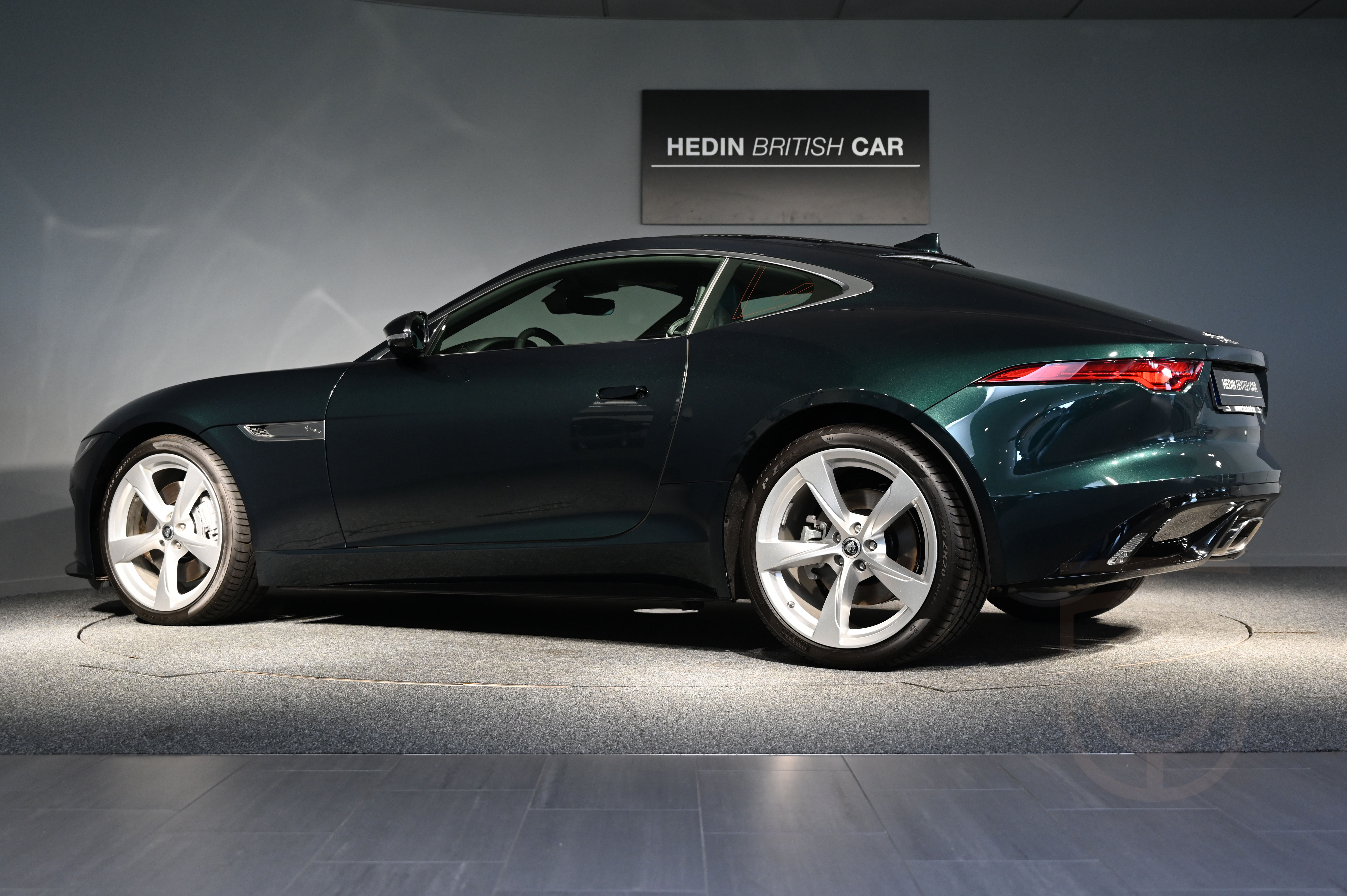 Jaguar F-Type P300