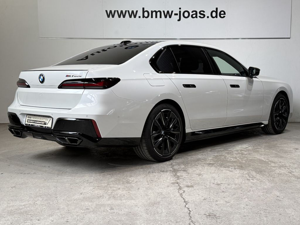 BMW M760e xDrive Lounge Seating Sky Lounge M Perform