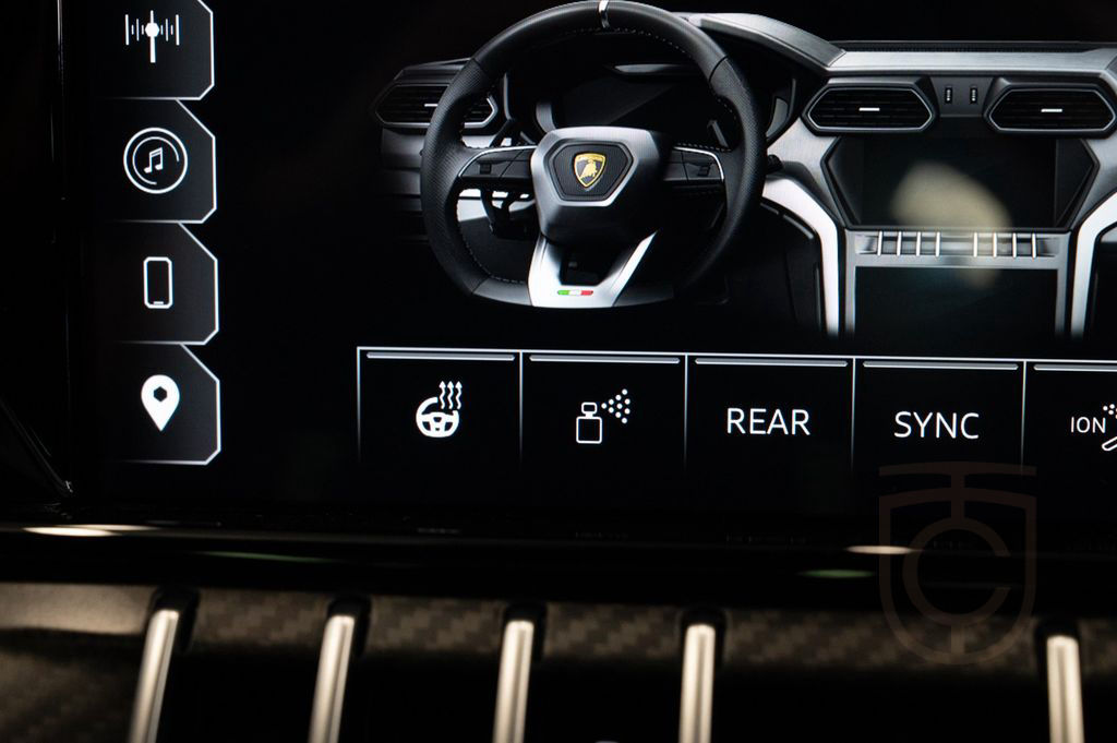 Lamborghini Urus Performante|FULL CARBON|AKRAPOVIC|B&O|VOLL