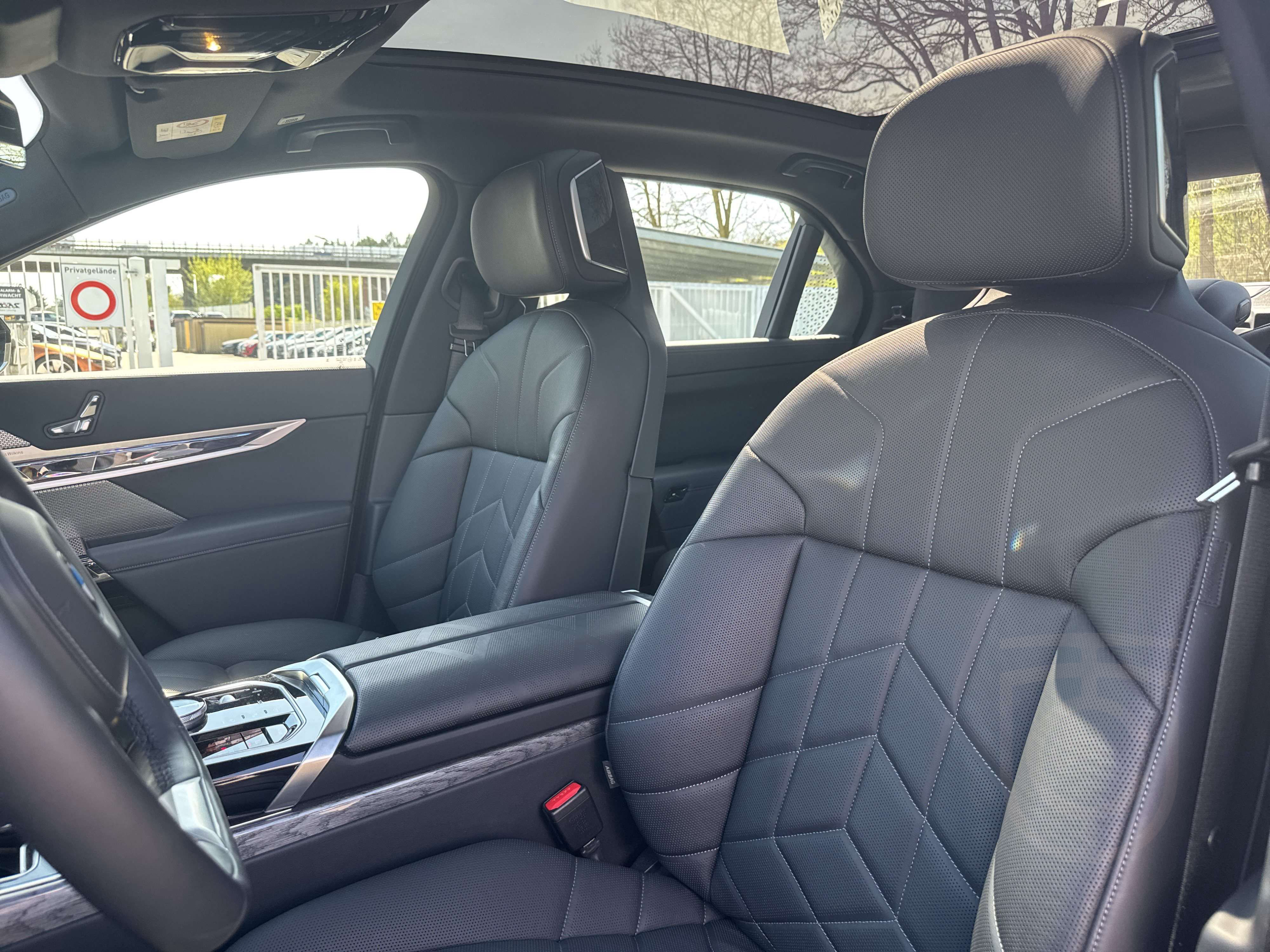 BMW i7