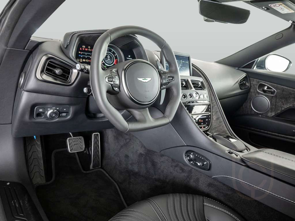 Aston Martin DB11 Coupe V8 Xenon Grey Onyx Black