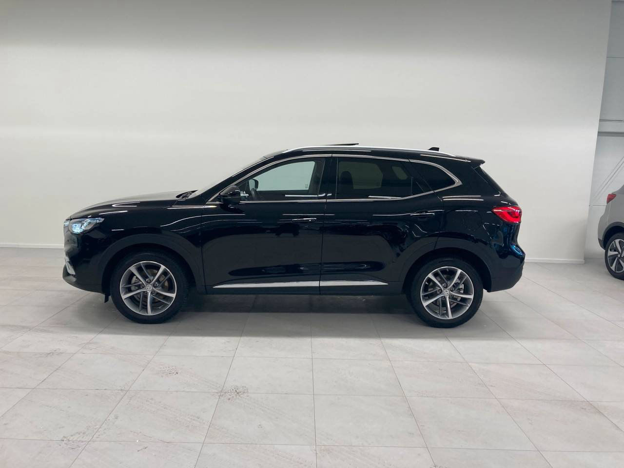 MG EHS Plug-In Hybrid Panorama