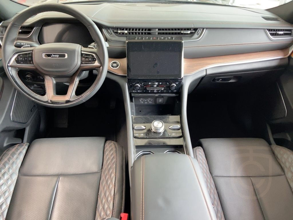 Jeep Grand Cherokee L 5.7L V8 Summit 4x4 6-Sitzer