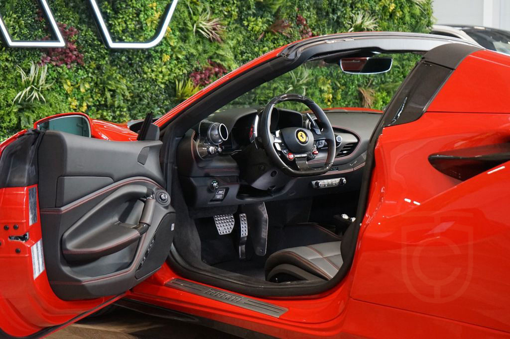 Ferrari F8*SPIDER*LIFT*CARBON*WARRANTY*295.372€ NETTO