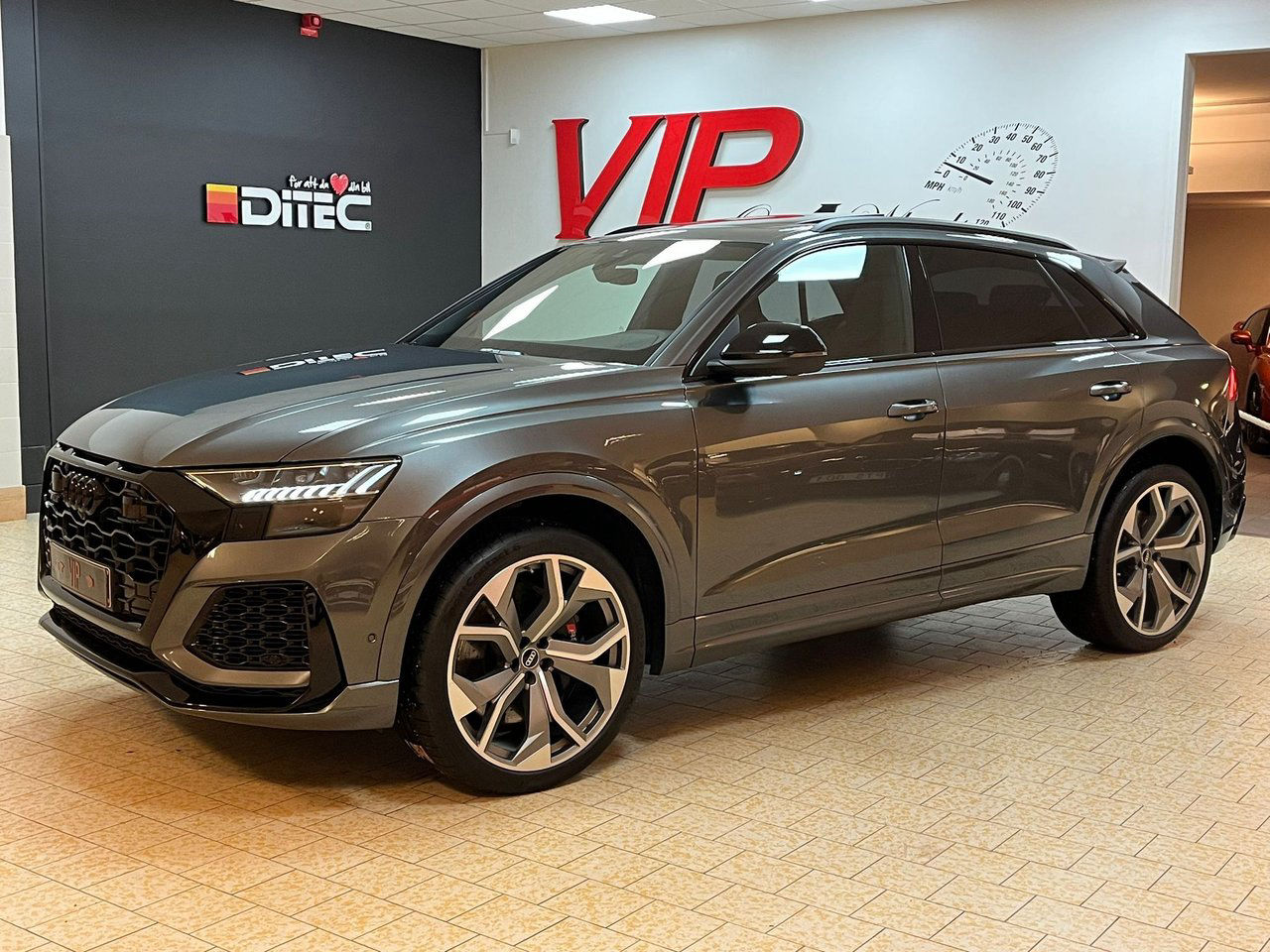 Audi RSQ8