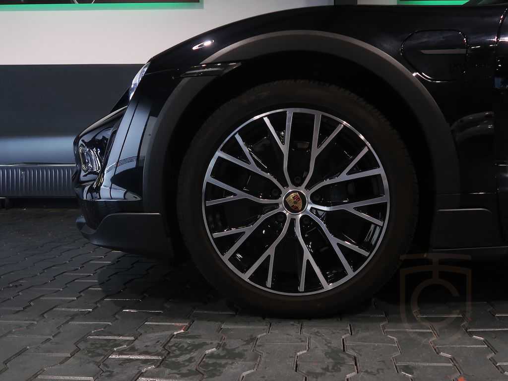 Porsche Taycan 4 Cross Turismo*2024*BRD*PANO*HUD*PASM*