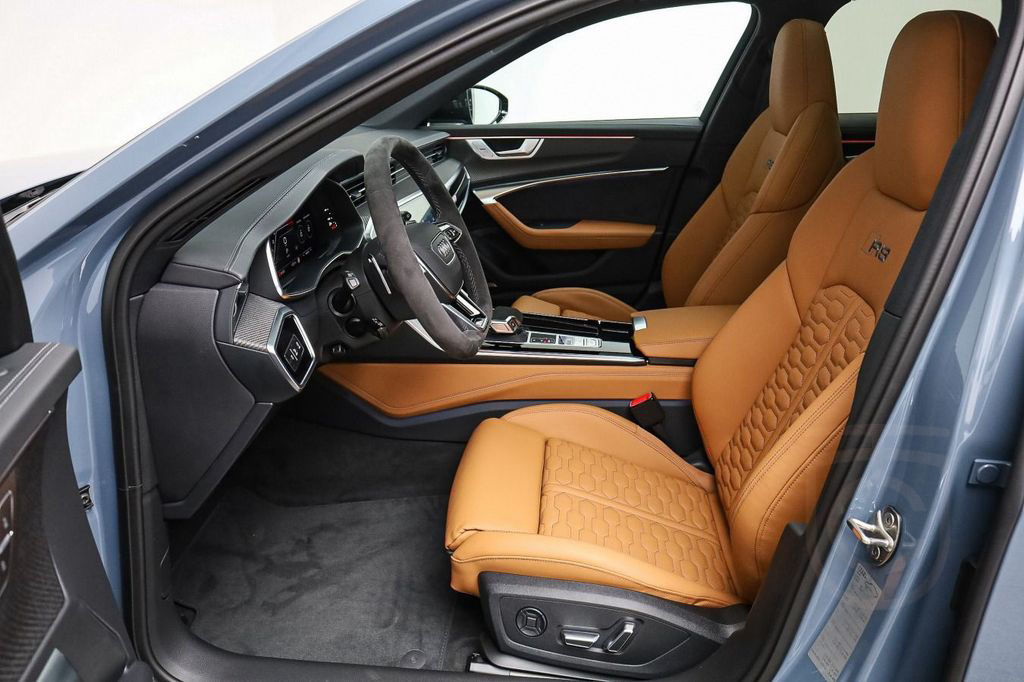 Audi RS 6 Avant HUP*KERAMIK*305KMH*LASER*AHK*PANO