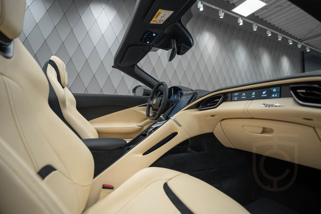 Ferrari Roma Spider 2025 GREY/BEIGE XLED CAMERA