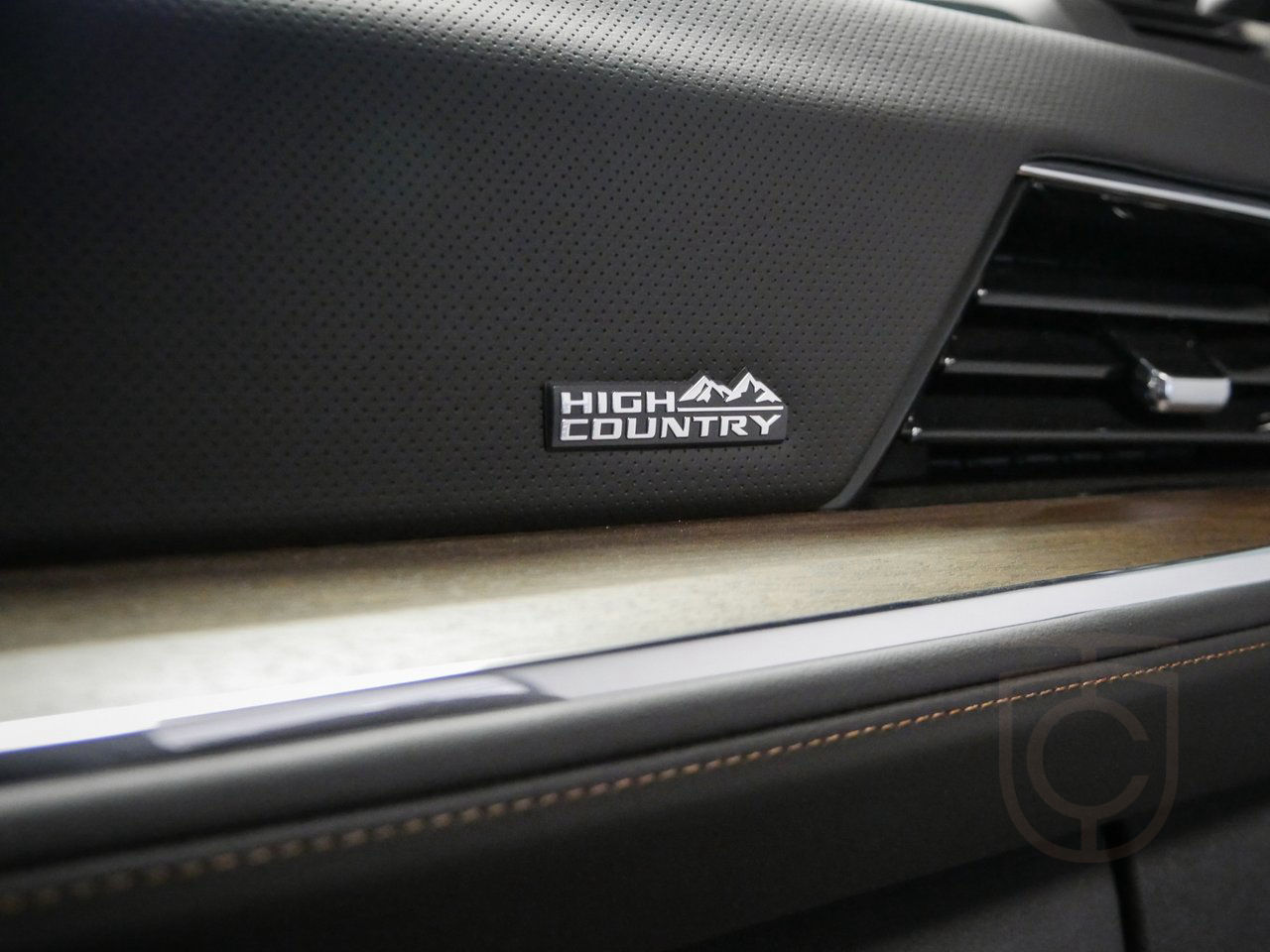 Chevrolet Suburban High Country DELUXE V8