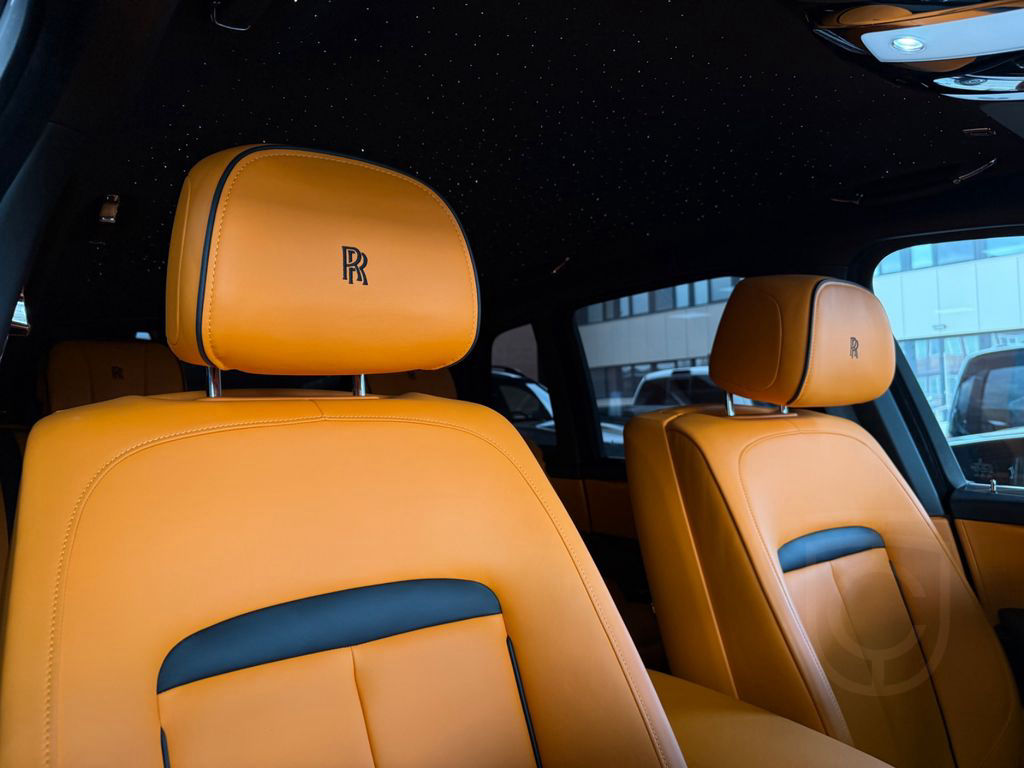 Rolls-Royce Cullinan- 4 seats- Bespoke- Starlight- Tables+TV