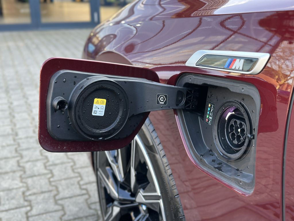 BMW M760e xDrive M Sport Autobahnas Autm.Tür Massage