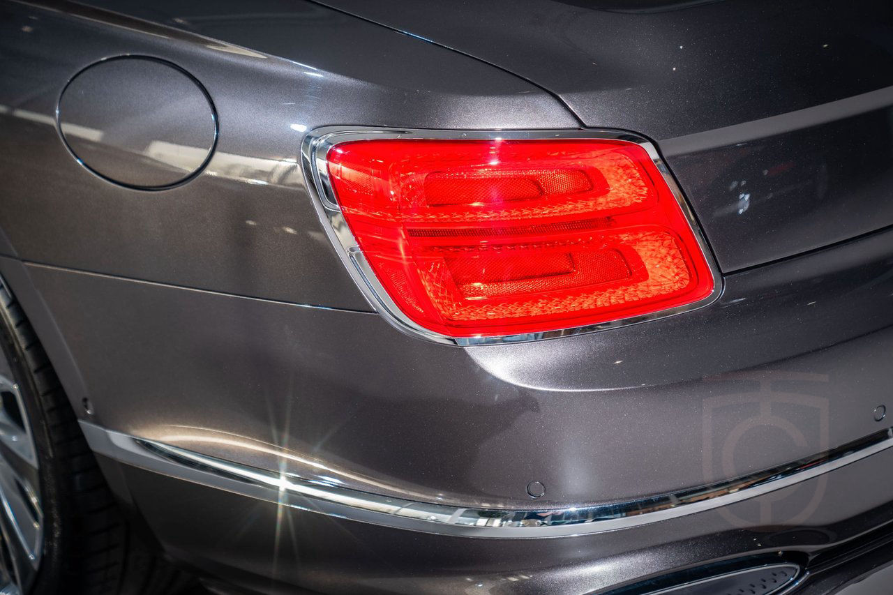 Bentley Flying Spur Mulliner Ultra Performance Hybrid