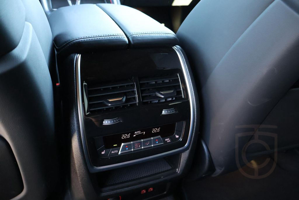 BMW XM "INDIVIDUAL" B&W-AHK-Massage-DriversP.-Iconic