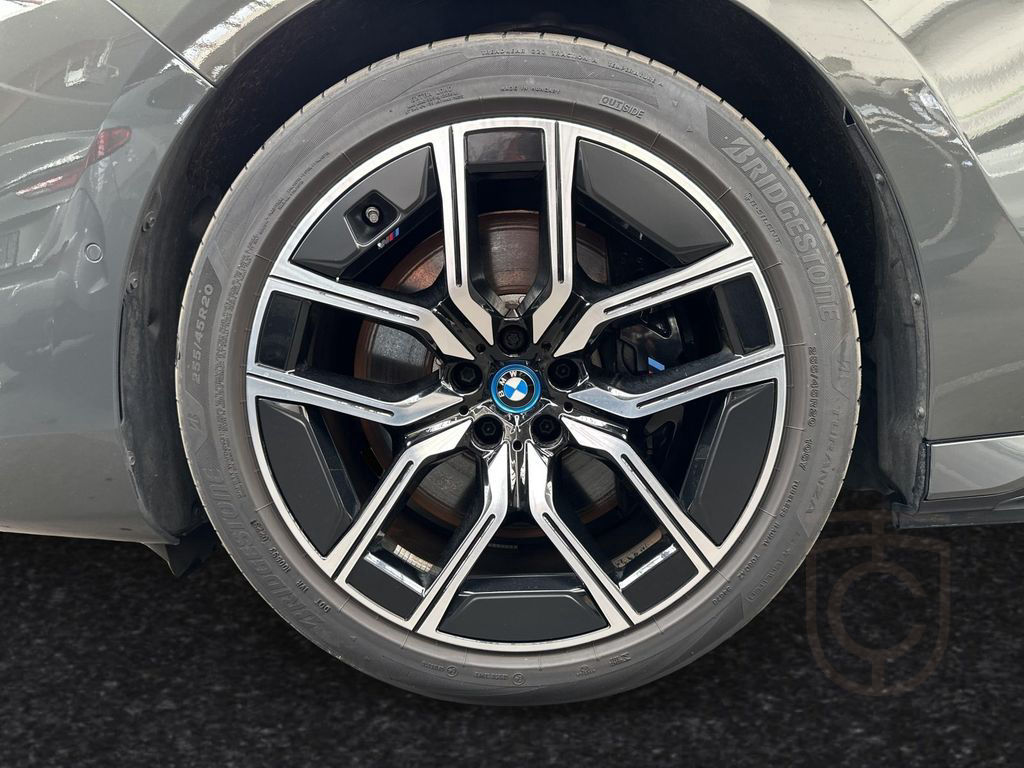 BMW i7 xDrive60 M Sport Pro|SkyLounge|AHK|Massage