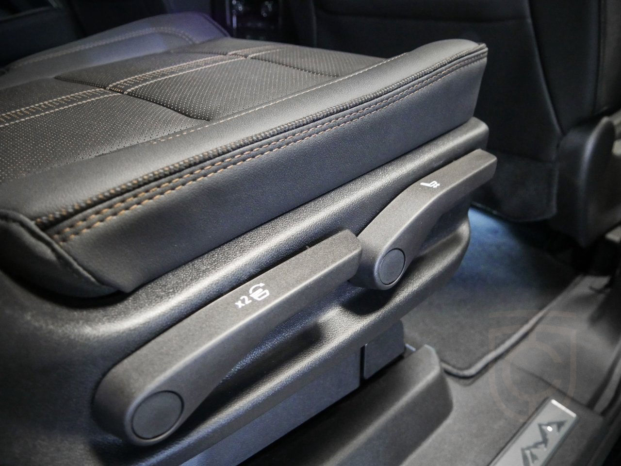 Chevrolet Suburban High Country DELUXE V8