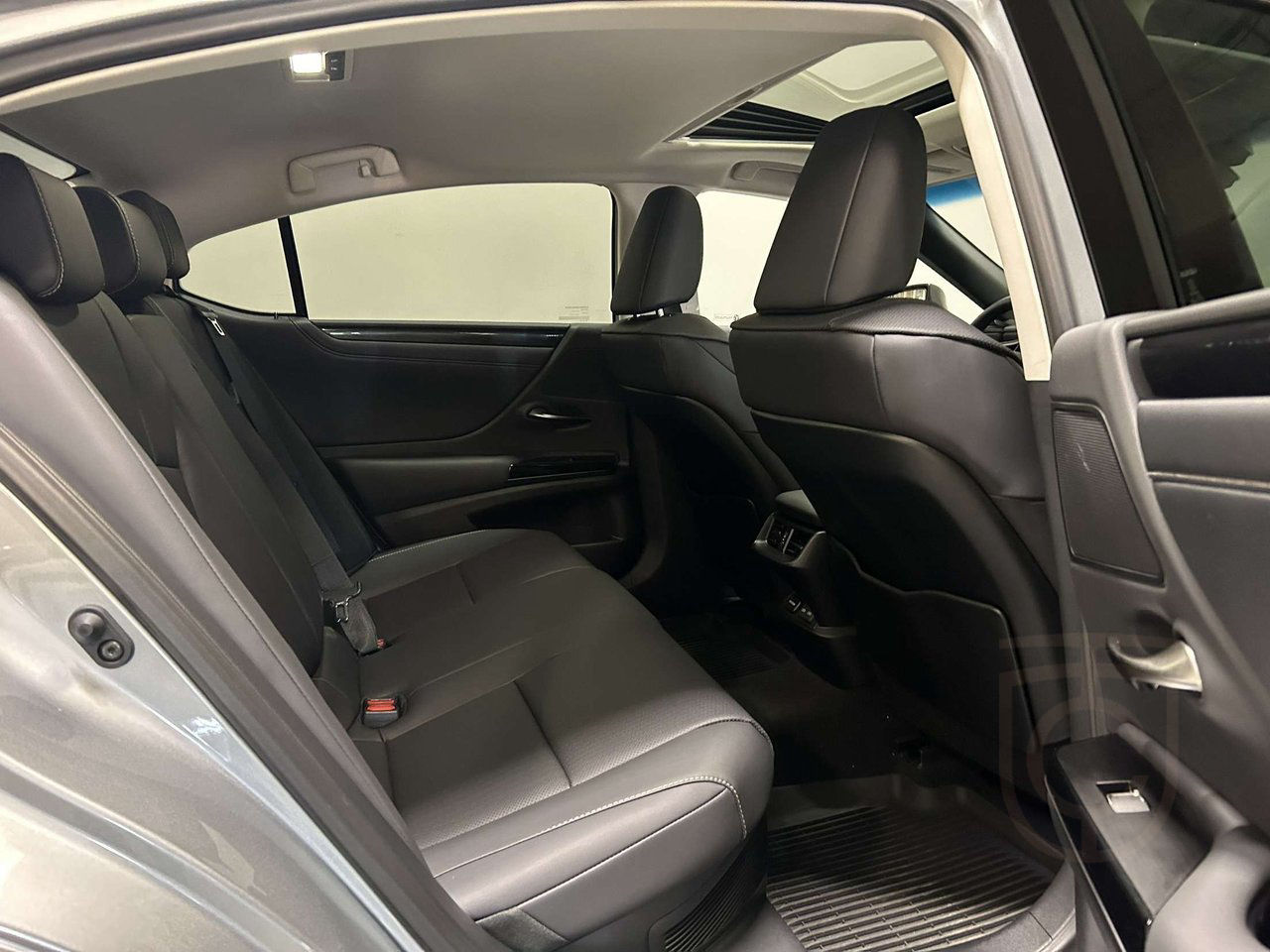 Lexus ES 300h 2.5 E-CVT Limited Edition