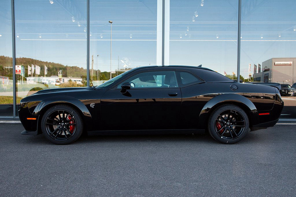 Dodge Challenger SRT Hellcat WideBody 727hk Sportavgas