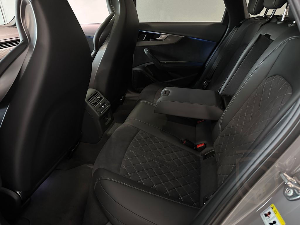 Audi RS 4 Avant 450PS Black PanoDach B&O HUD