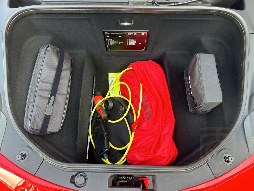 Ferrari 296 GTB *Lift* *Racing Sitze*