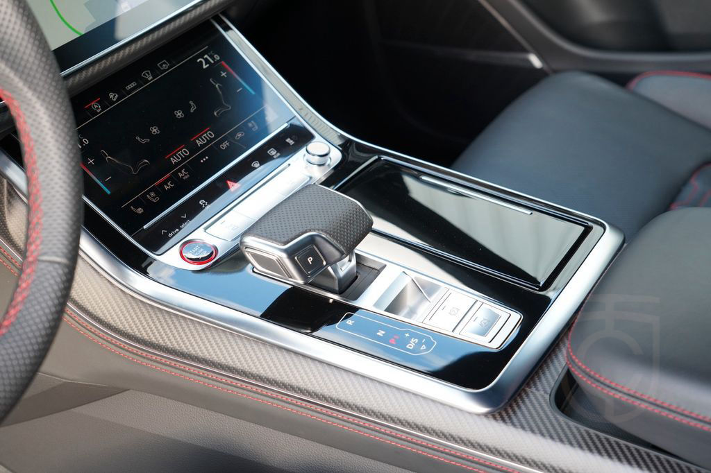 Audi RSQ8 4.0TFSI quattro INDIVIDUAL DYNAMIK+ PANO