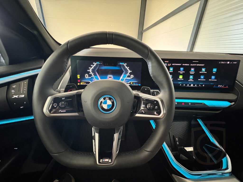 BMW X3 30e M-PAKET / INNO-PAKE T / ICONIC GLOW