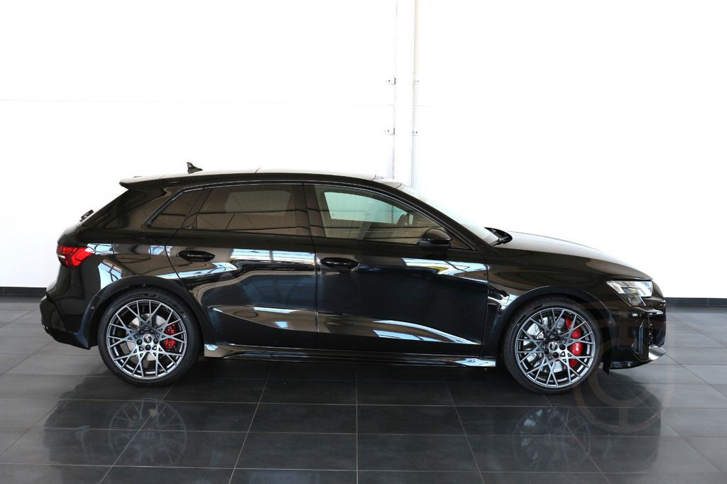 Audi RS3 Sportback/Pano/Matrix/Sportabg/Sonos/Schale