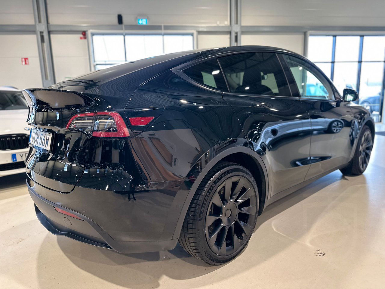 Tesla Model Y Long Range AWD,