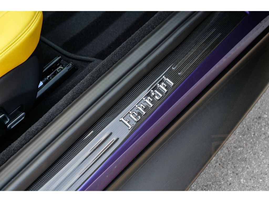 Ferrari Roma Spider *Carbon+LED*MagneRide*Passenger-Disp
