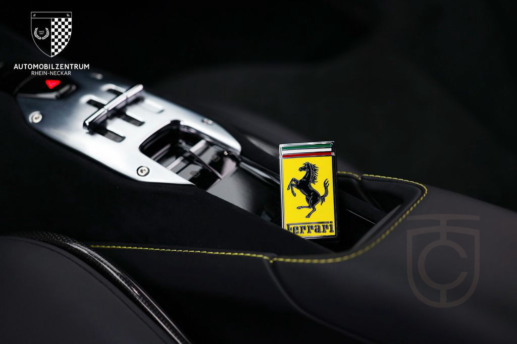 Ferrari SF90 Stradale RacingSeats/Carbon-LED/Liftsystem